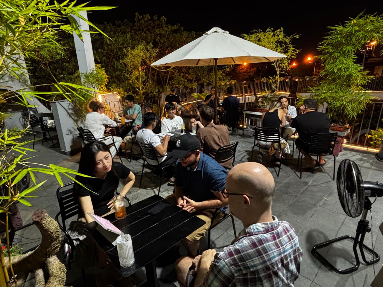 Small conversation groups during the Friday, April 10, 2026 Da Nang Language Exchange structured practice night.